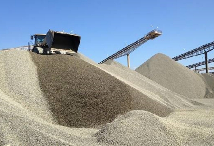 The total number of construction sand and gravel mines and the total annual mining production capacity in Sichuan are controlled at around 800 and 550 million tons.